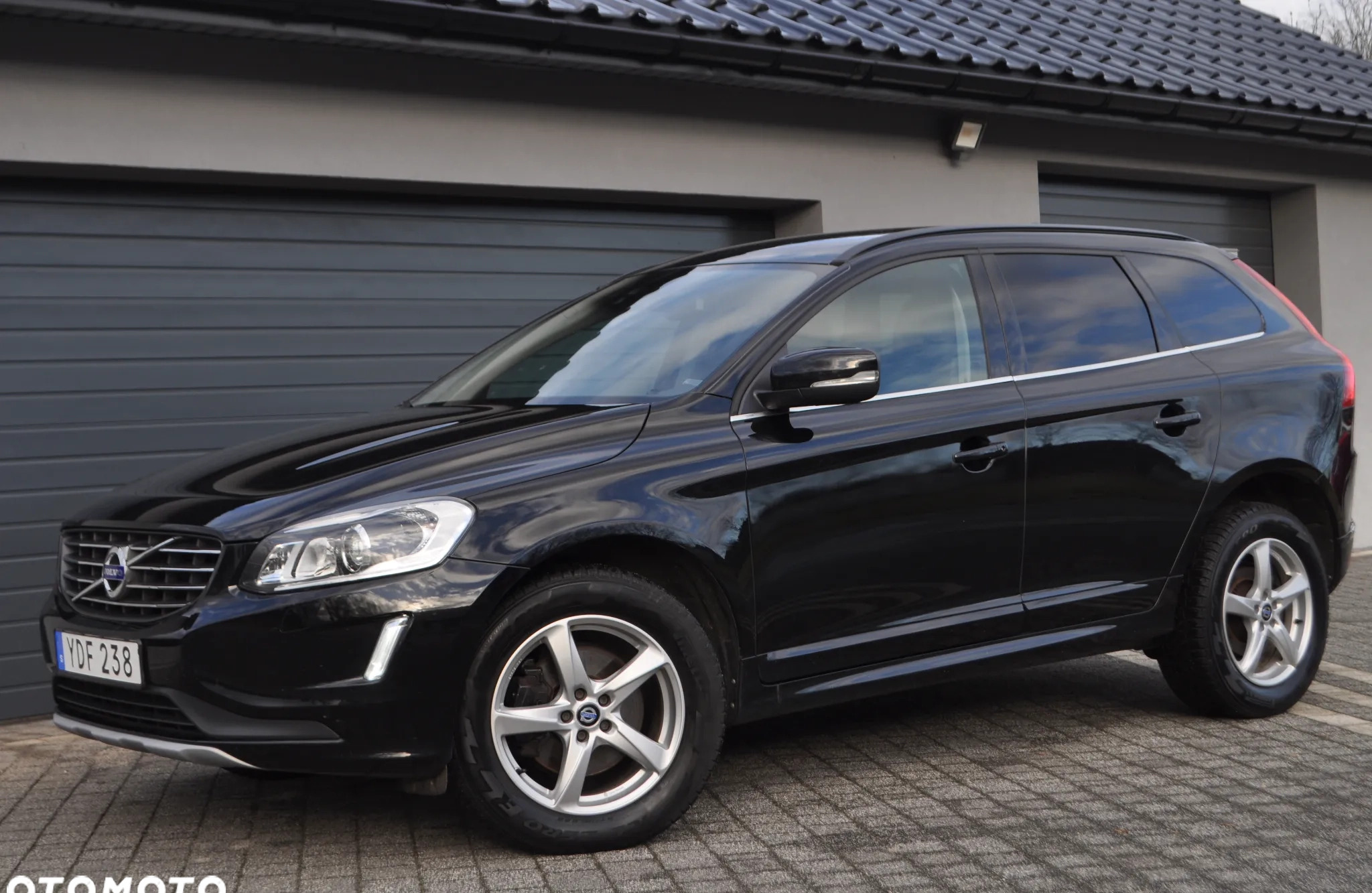 Volvo XC 60 cena 82999 przebieg: 125000, rok produkcji 2016 z Legnica małe 781